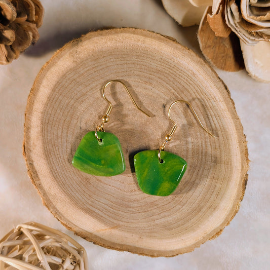 Boucles d’oreilles - Verts lumineux, asymétriques