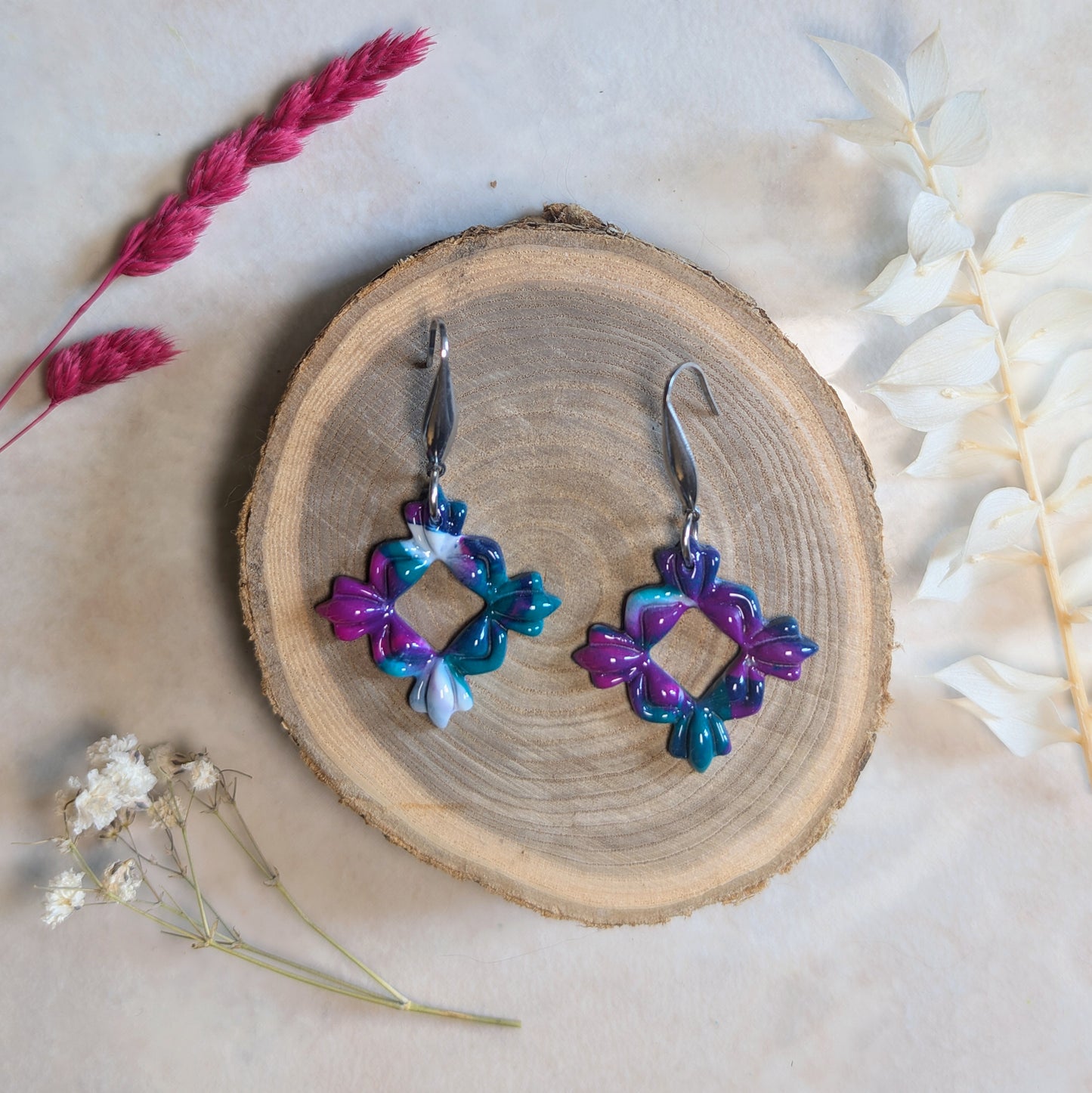 Boucles d’oreilles - Couronne fuchsia et turquoise