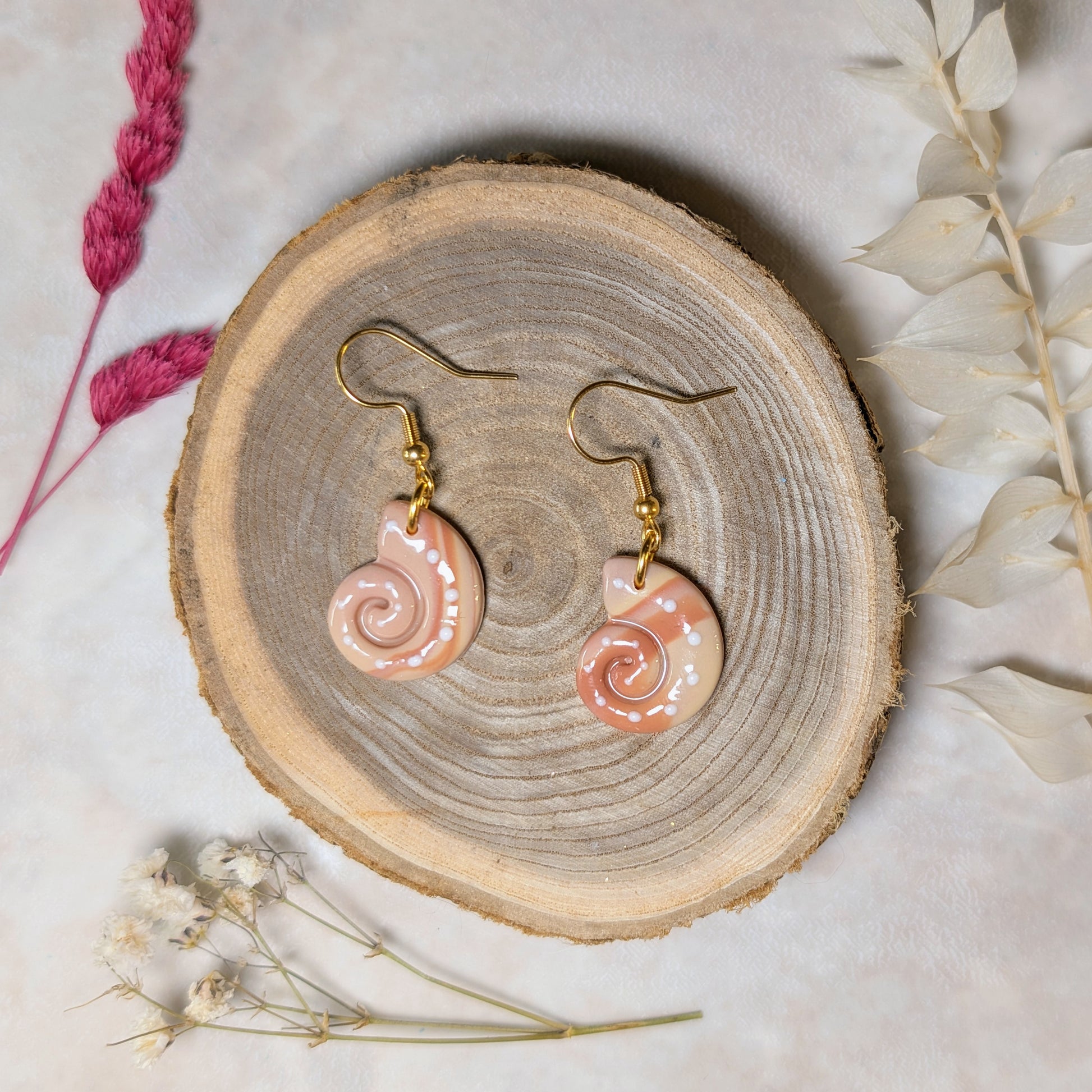 boucles_coquillage_spirale_marron.jpg