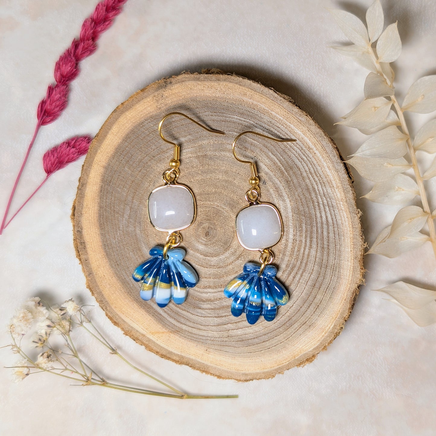coquillage et perle, bleu.jpg