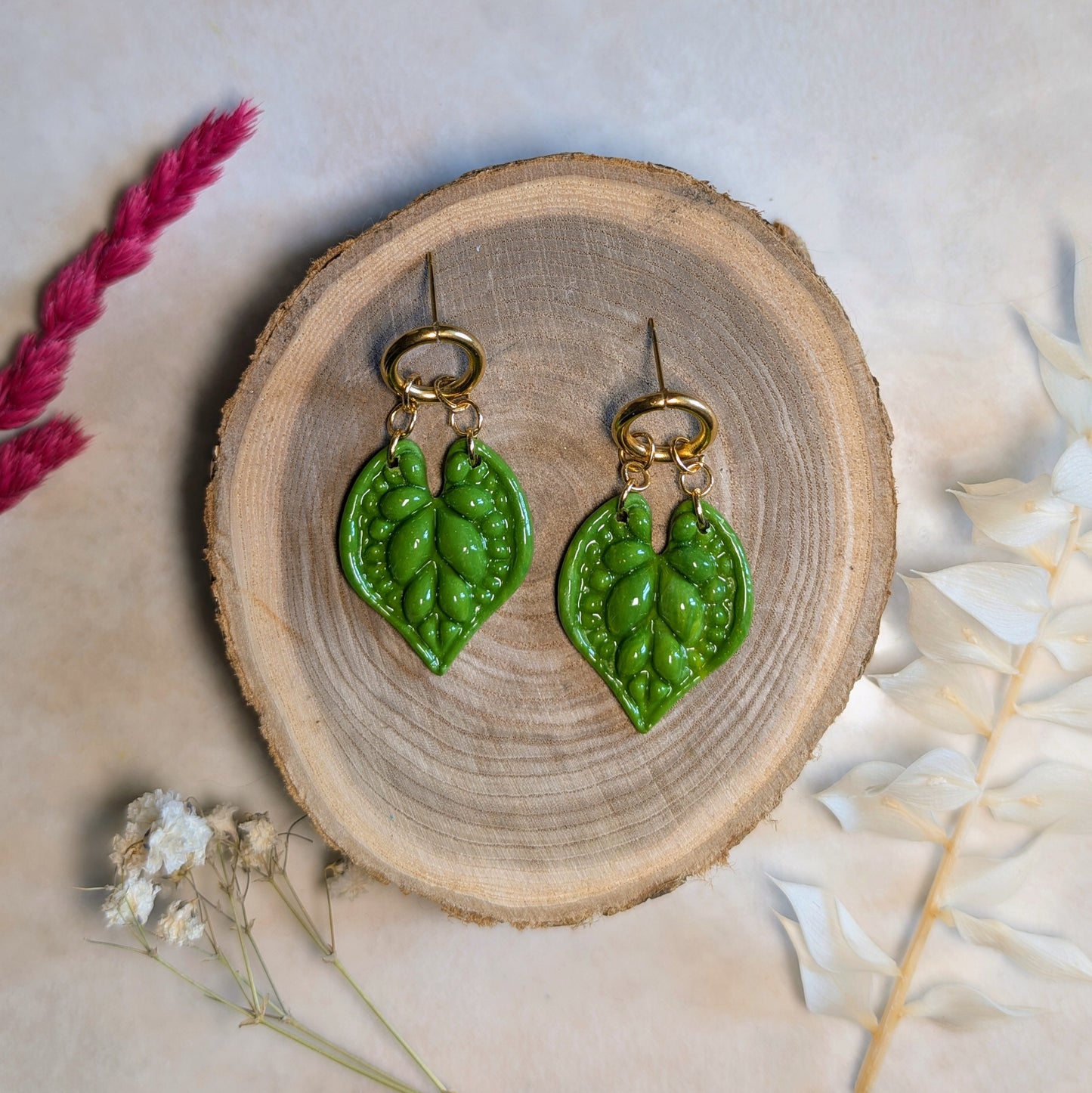 Boucles d'oreilles - Feuilles Vertes avec Anneau Doré - Bloom Atelier