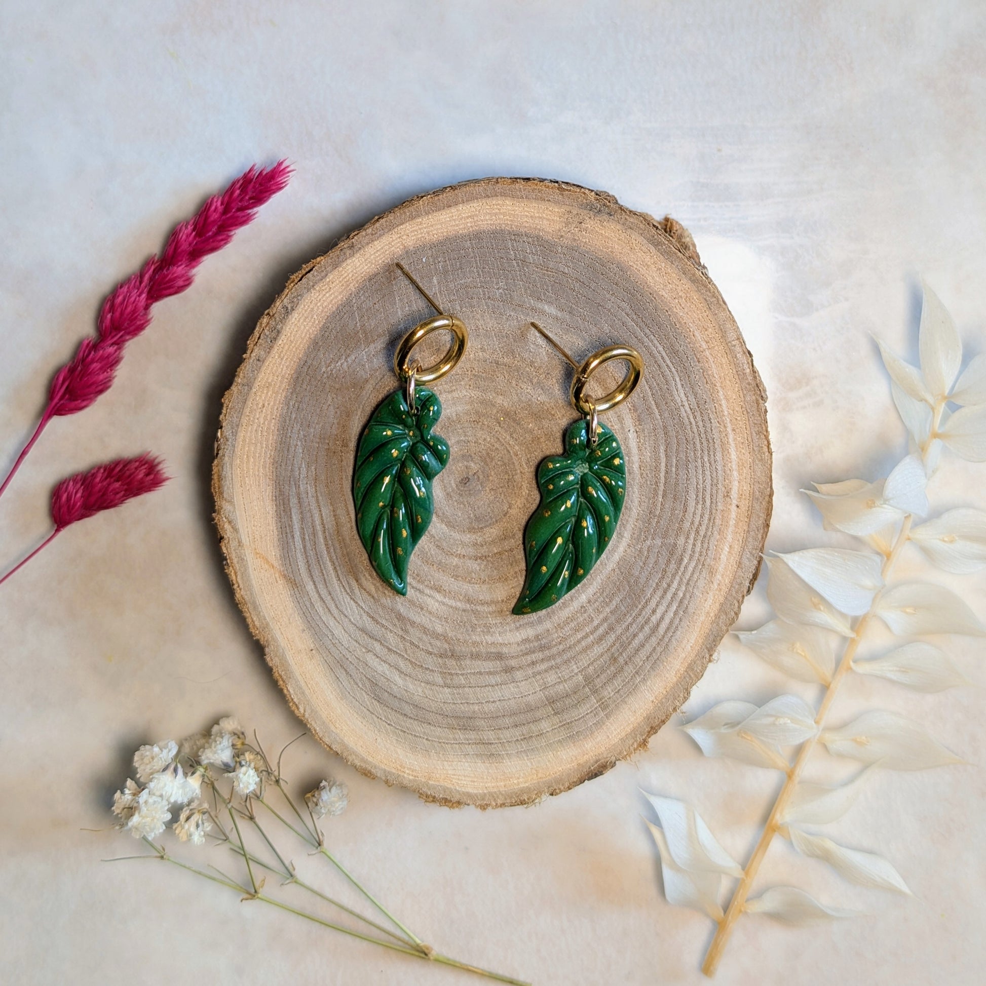 Boucles d'oreilles - Feuilles Vertes Dorées avec Anneau - Bloom Atelier