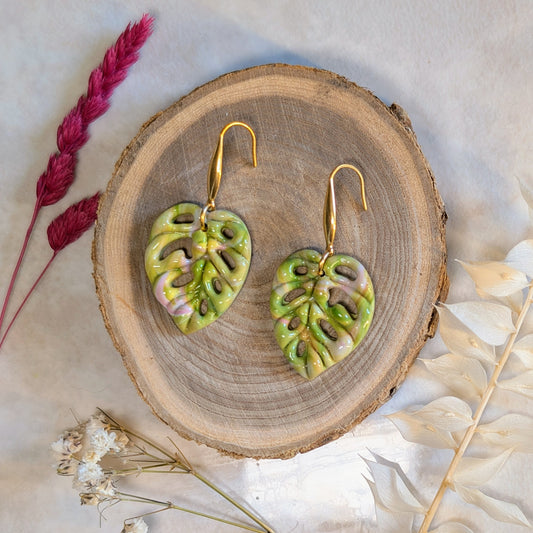 Boucles d'oreilles - Monstera Panachée Rose et Vert - Bloom Atelier
